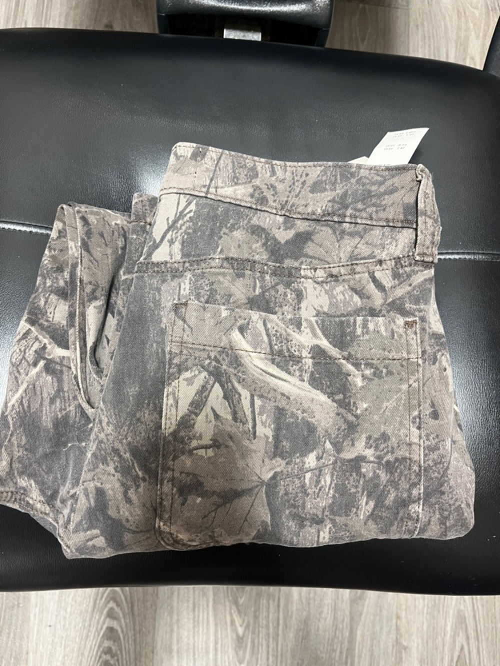 Hollister Women’s Wide Leg Pants in Brown/Gray Camouflage Print